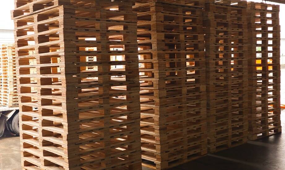 Optymalizacja procesów produkcyjnych dzięki przemysłowym paletom