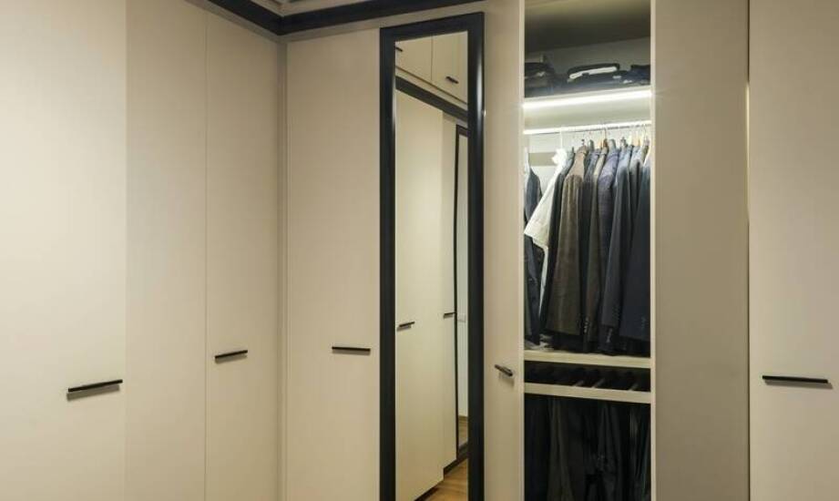 Kluczowe elementy w projektach online szaf na wymiar