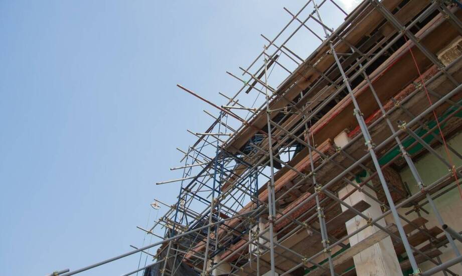Jakie są zalety wynajmu rusztowań w porównaniu z ich zakupem?