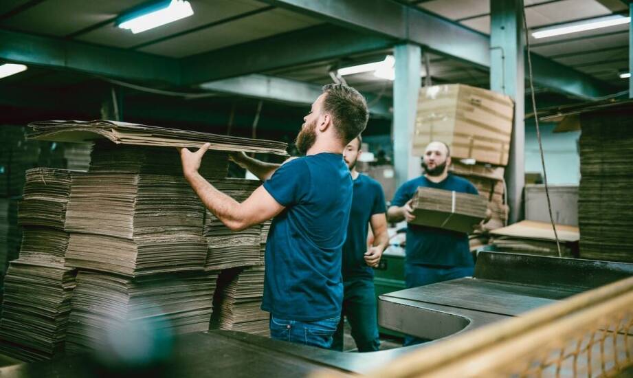 Kluczowe zalety współpracy z warszawską firmą przeprowadzkową przy relokacji biura