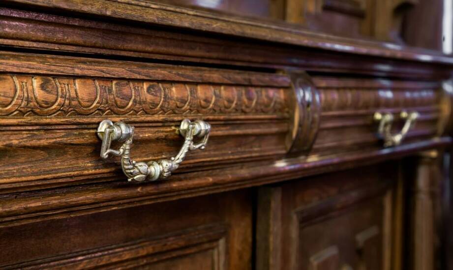 Jak historia przedmiotów wpływa na ich atrakcyjność w rynku antyków?