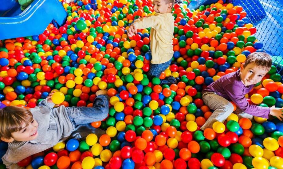 Unikalna zabawa laserowy labirynt dla grup i rodzin