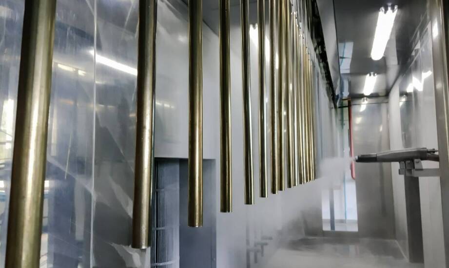 Jakie wyzwania niesie ze sobą proces mosiądzowania?