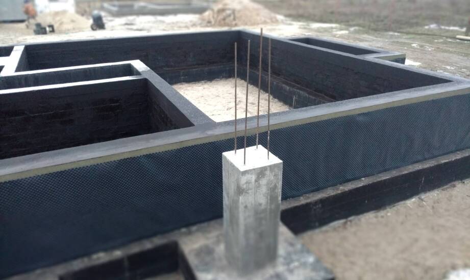 Jakie są najważniejsze zalety stosowania fundamentowych mikropali?