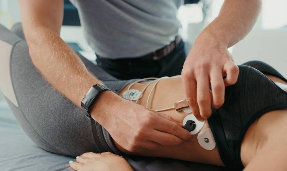 Przy jakich dolegliwościach bólowych stosuje się terapię falą uderzeniową?