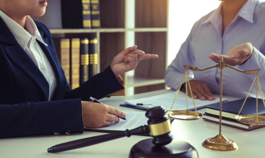 Jakie są korzyści z rozłożenia grzywny na raty przy pomocy adwokata?