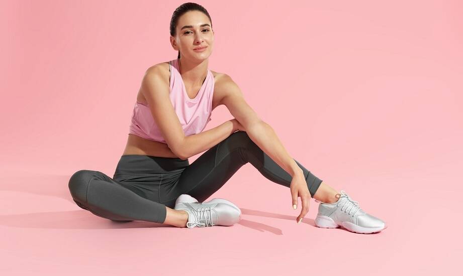 Najnowsze trendy w sportowej odzieży dla kobiet - co warto mieć w szafie?