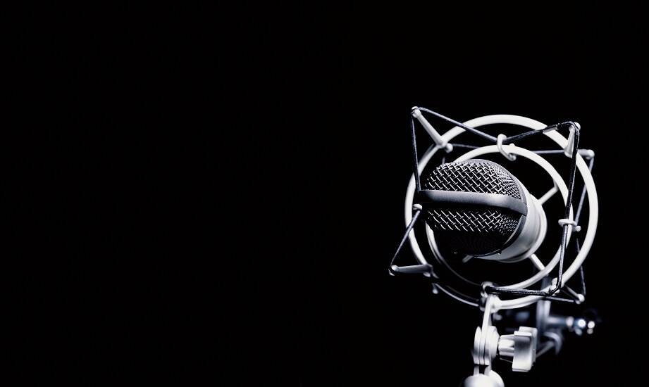 Wynajem mikrofonów w Warszawie: Jakie są wymagania i warunki?