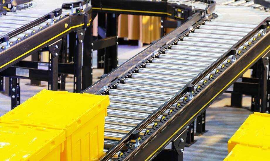 Wpływ bocznych falban na wydajność systemów transportujących