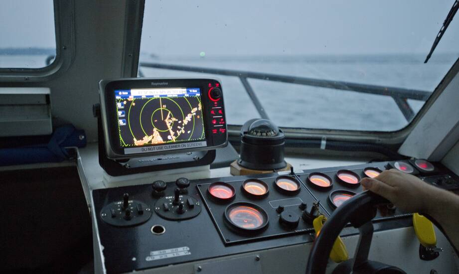 Jakie dane można monitorować dzięki transponderom AIS na tabletach?