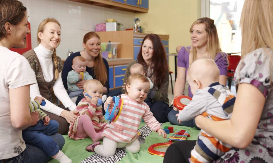 Kurs dla opiekunki w żłobku – jak efektywnie komunikować się z rodzicami?