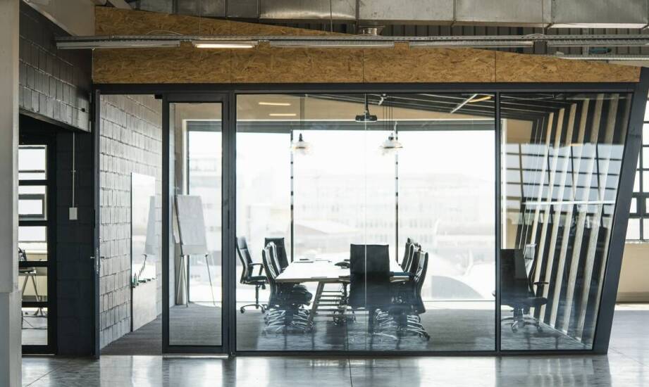 Rola powietrznych kurtyn w utrzymaniu komfortu cieplnego w biurowcach