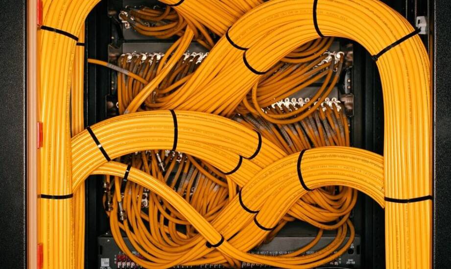 Wpływ technologii rack 19 serwera na wydajność aplikacji chmurowych