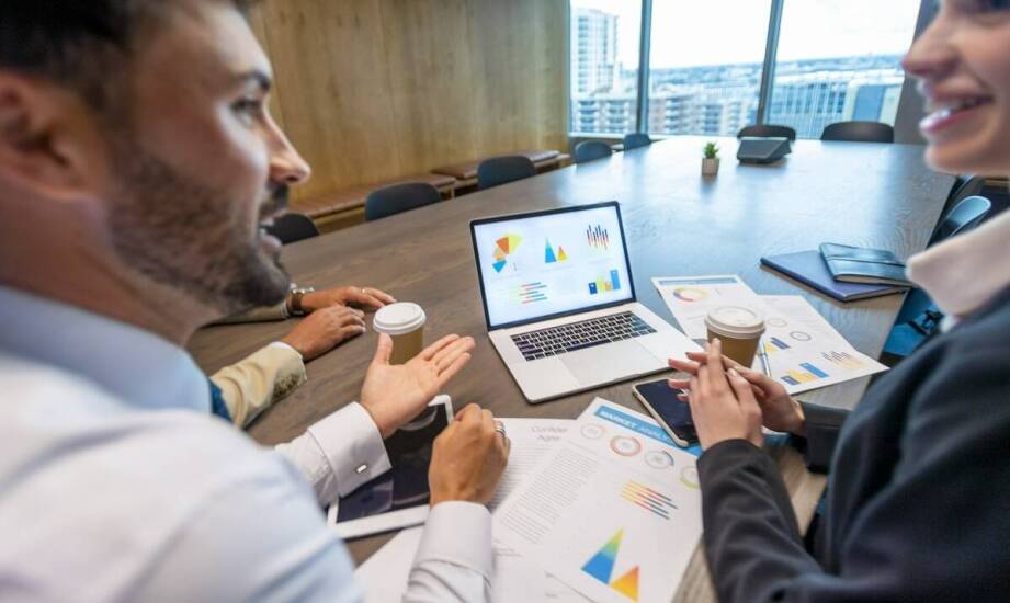 Jakie analityczne narzędzia wspierają zarządzanie zasobami ludzkimi w agencjach HR?