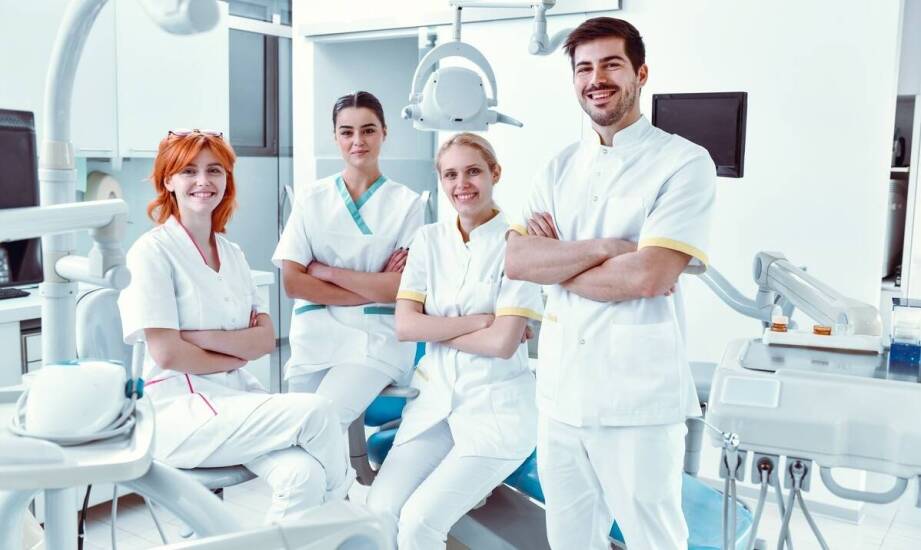 Jak endodonta współpracuje z innymi specjalistami w klinice stomatologicznej?