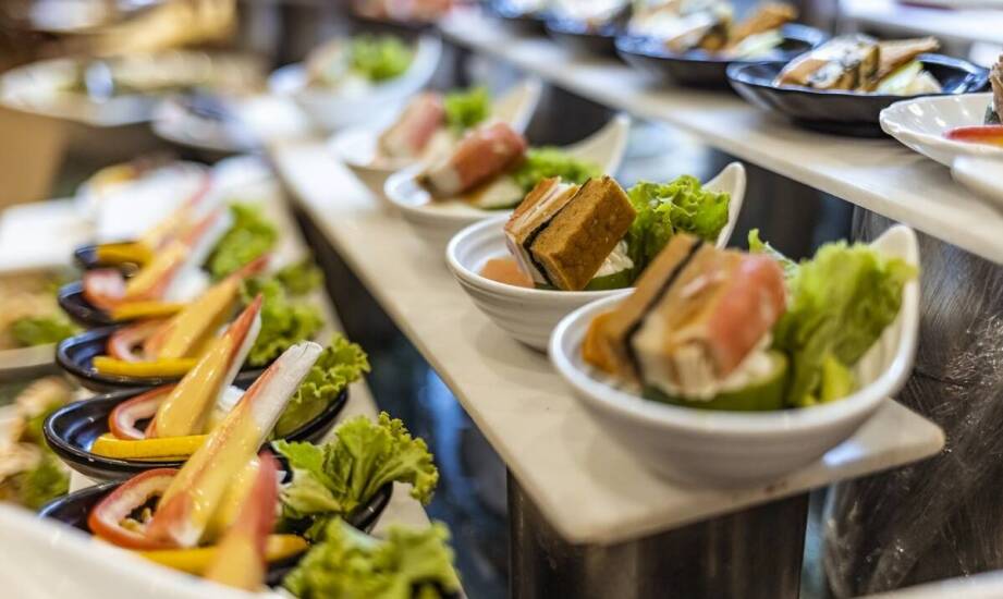 Jak nasze restauracje dostosowują się do współczesnych trendów kulinarnych, zachowując tradycję?