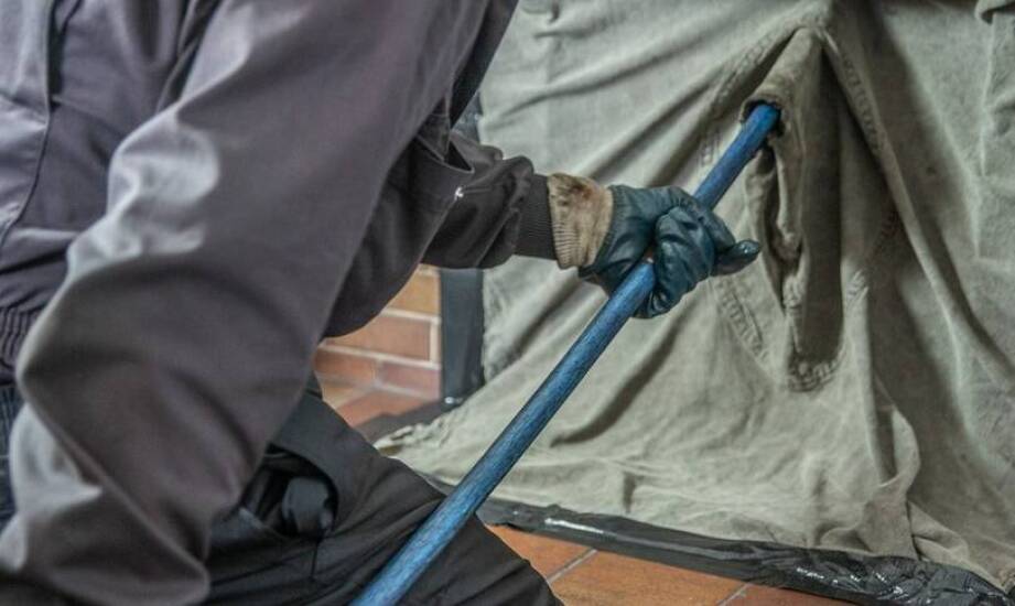 Jakie są najnowsze standardy w zakresie uszczelniania i frezowania kominów?