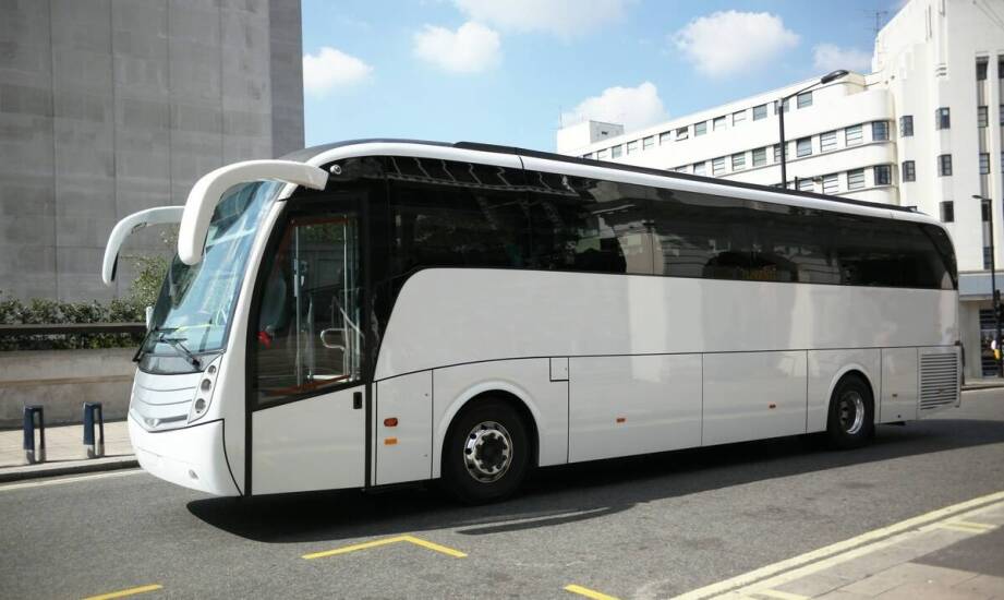 Jakie są najważniejsze kryteria wyboru autokaru do wynajmu?