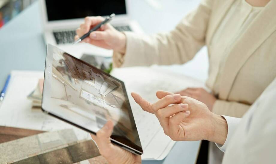 Proces nadzoru nad realizacją projektów wnętrz w pracowniach krakowskich