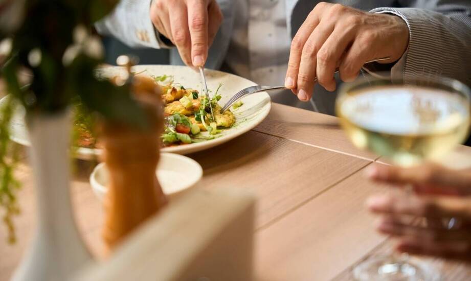 Jakie sałatki wzbogaci pesto z pieczonej dyni?