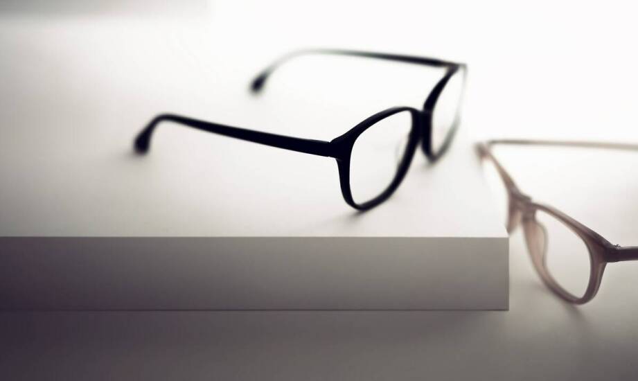 Jakie płyny do czyszczenia szkieł oferuje optyk?