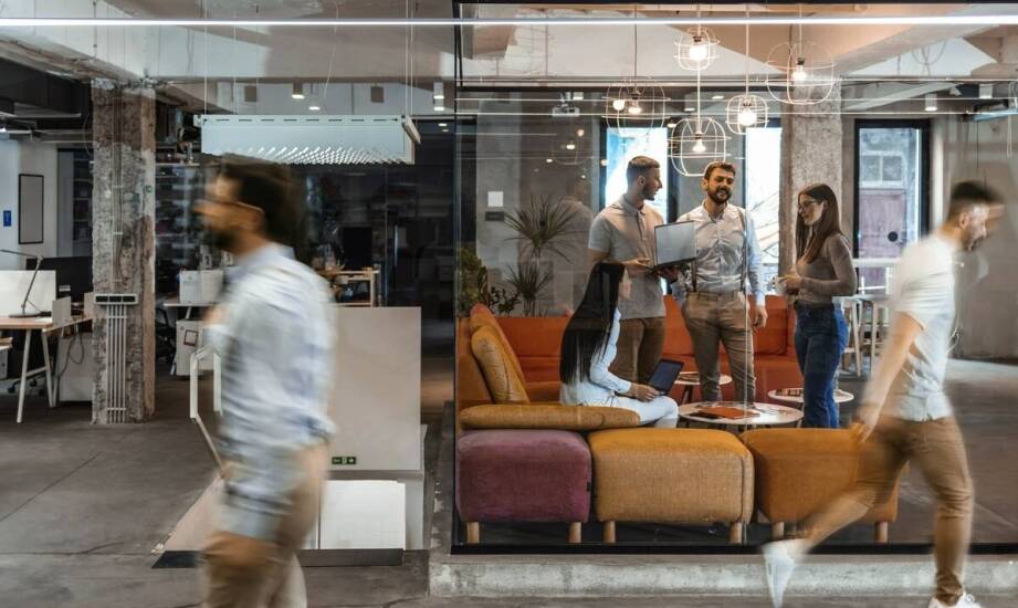 Znaczenie strategii budowania zespołów w ofercie HR agencji