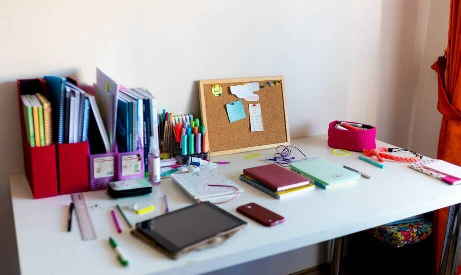 Organizacja biura przy użyciu nowoczesnych piśmiennych artykułów