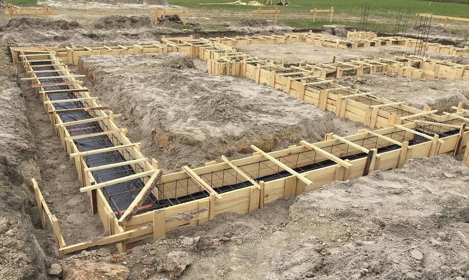 Optymalne fundamenty pod domy z bali na różnych typach gruntu