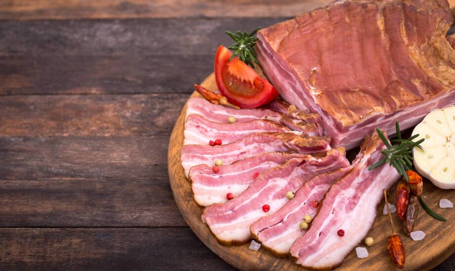 Boczek w plastrach – różnorodność zastosowań w kuchni europejskiej