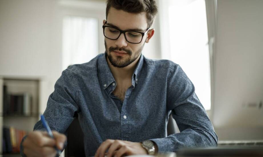 Okulary progresywne a praca biurowa – jakie korzyści przynoszą?