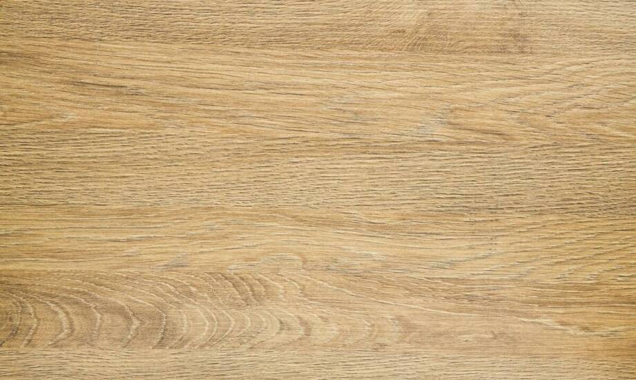 Jakie cechy wyróżniają dębowy blat spośród innych materiałów?