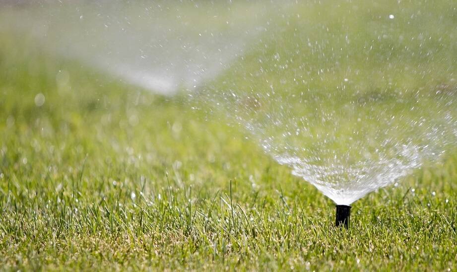 Jak zestawy do nawadniania boisk wspierają zarządzanie wodą w sporcie