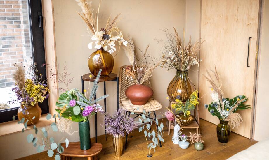 Jakie suszone kwiaty wybrać do dekoracji w łazience?