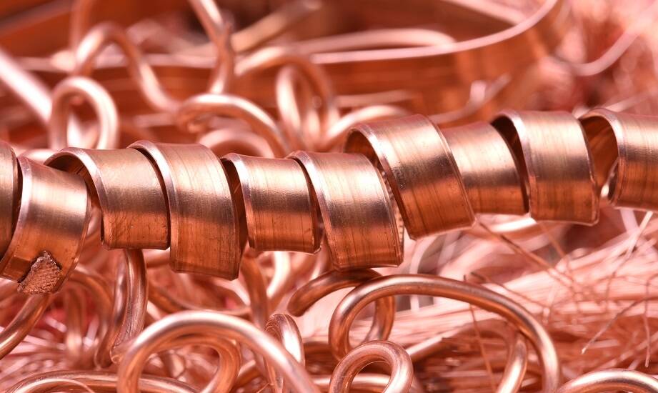 Porównanie cen skupu miedzi w różnych regionach.