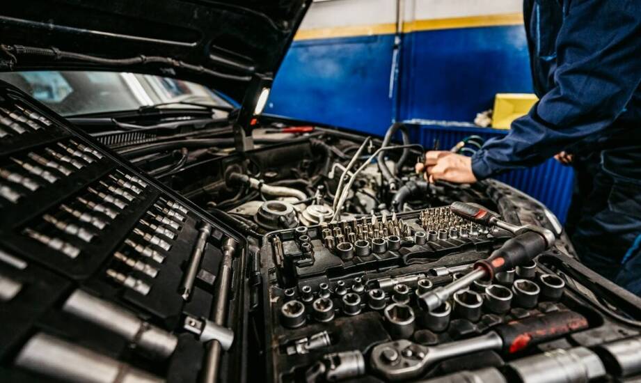 Dlaczego warto regularnie wykonywać okresowe przeglądy auta?