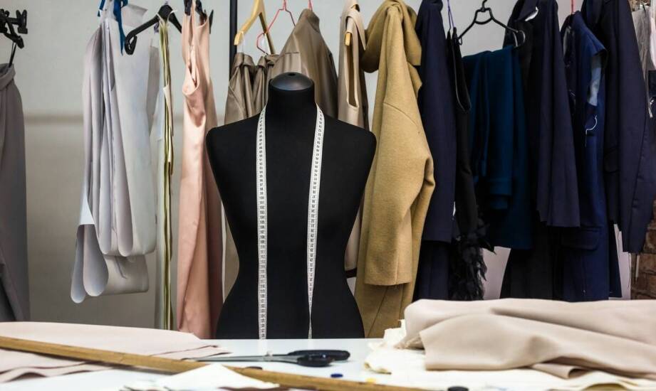 Jakie fasony sukienek dominują w modzie premium?