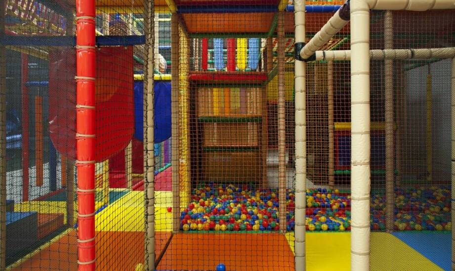 Jak nasze centrum zapewnia bezpieczeństwo podczas zabawy?