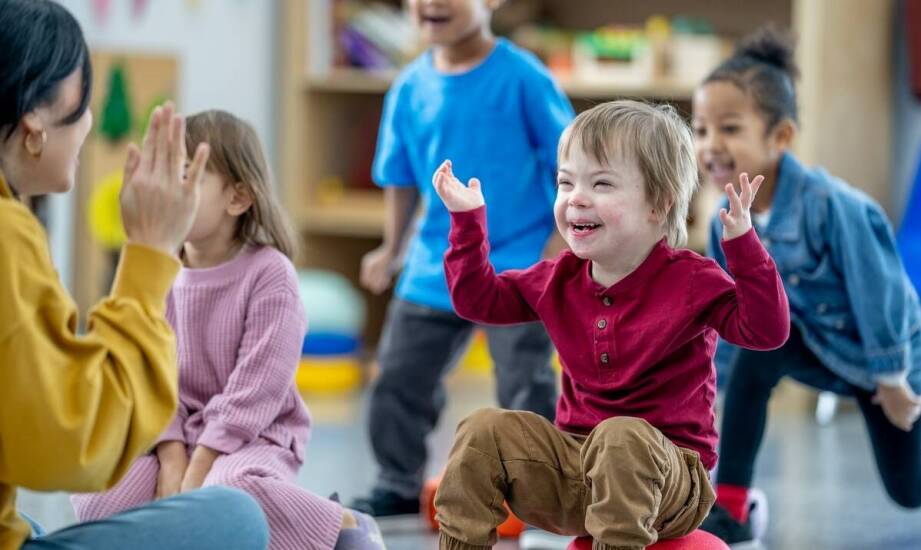 Jakie wyzwania stawia przed nauczycielami praca z dziećmi z ADHD w przedszkolu?