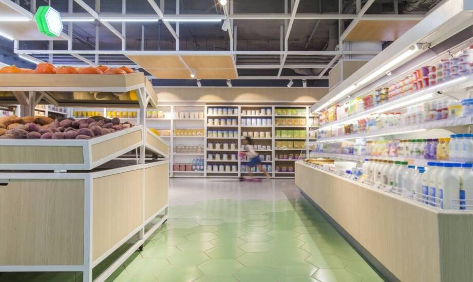 Wpływ tekturowych stojaków na organizację przestrzeni handlowej