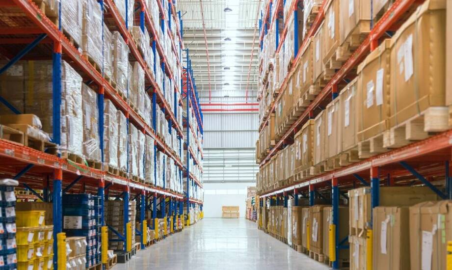 Jakie korzyści niesie zastosowanie poliacetalu w centrach dystrybucyjnych?