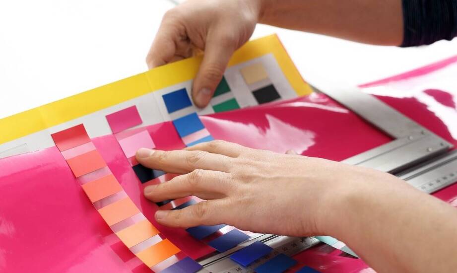 Jak farby do sitodruku na plastiku wspierają zrównoważony rozwój?