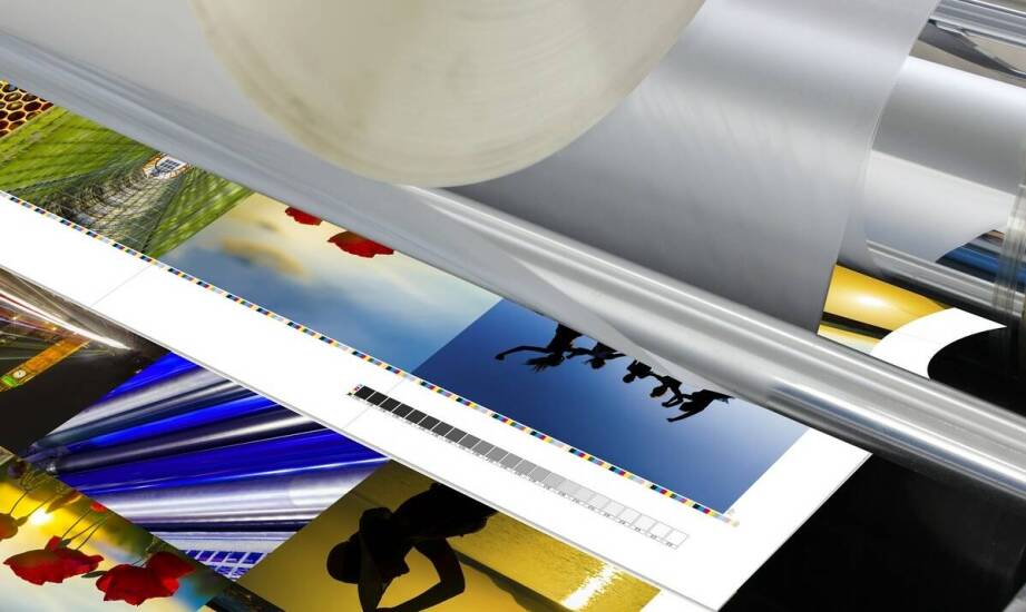 Jak ochronne lakiery wspierają trwałość nadruków na plastiku?