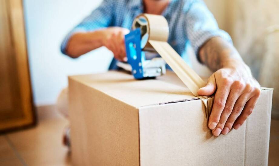 Proces demontażu i pakowania mebli przed przeprowadzką