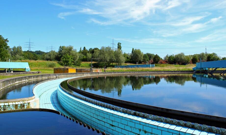 Mechaniczno-chemiczne procesy a zastosowanie dekantacyjnych wirówek