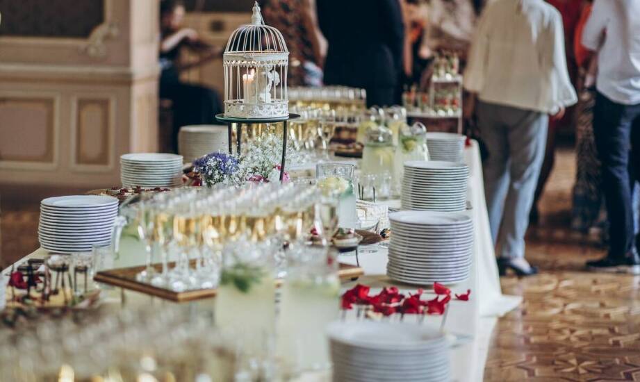 Jak wybrać odpowiednie weselne menu, korzystając z usług cateringu we Wrocławiu?