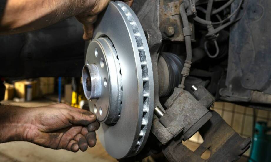 Jakie elementy układu hamulcowego w Toyocie warto wymieniać na używane?