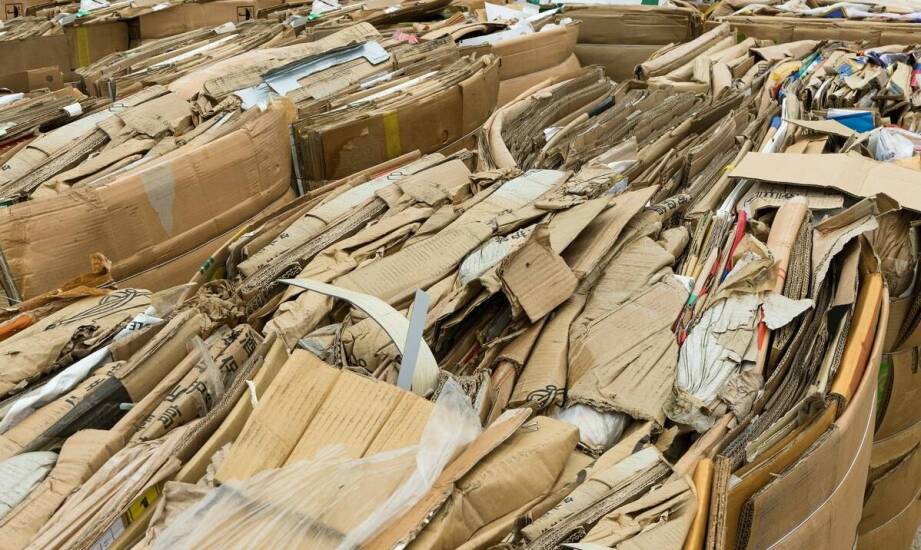 Dlaczego warto zlecić odbiór makulatury profesjonalnej firmie?