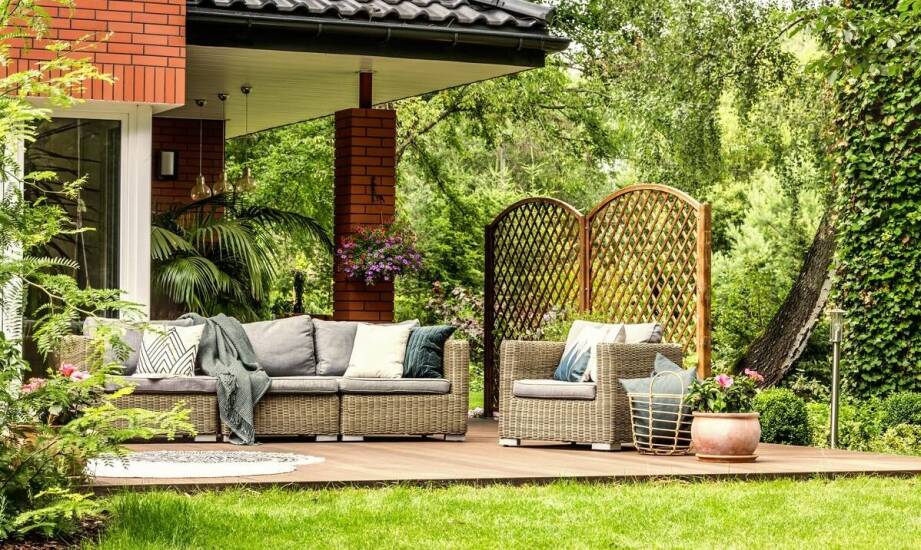 Porównanie trwałości drewnianych i kompozytowych pergoli