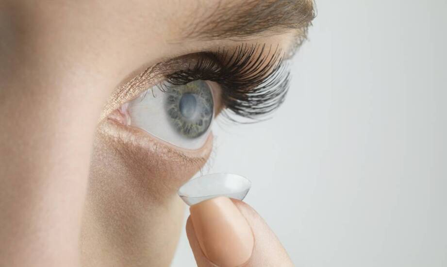 Jakie są kluczowe aspekty doboru kontaktowych soczewek dla osób z astygmatyzmem?