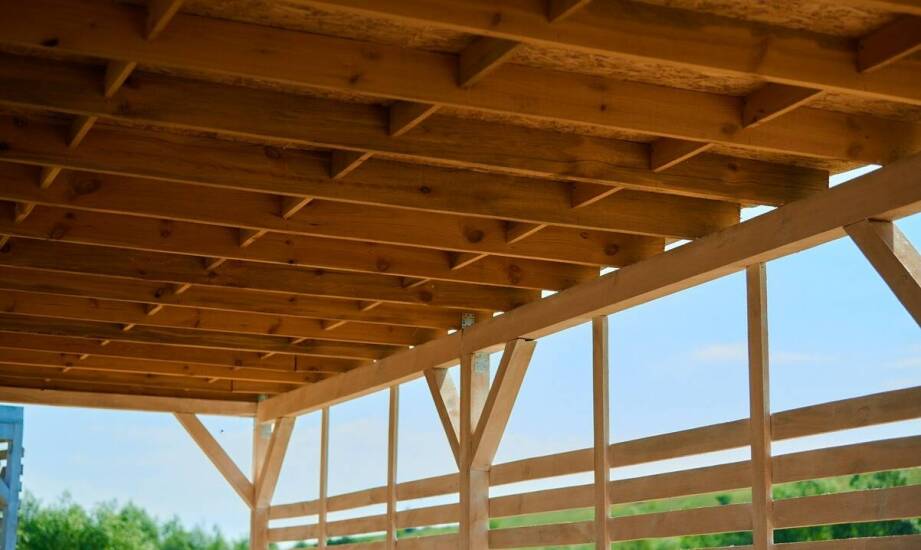 Jakie są kluczowe cechy trwałych wielostanowiskowych carportów?